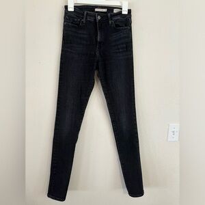 Levi’s 721 High‎ Rise Skinny Dark Denim Jeans